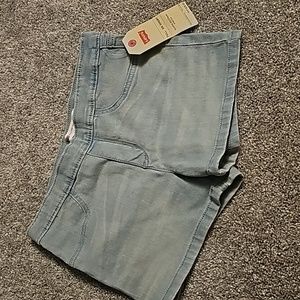 V 🖤Levi's Lightwash Pull on Shorts